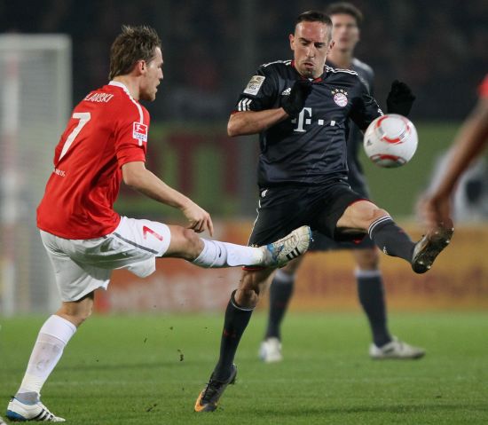 他在攻防两 他在攻防两